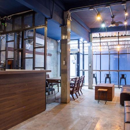 Area81 Hideout Hostel Bangkok Dış mekan fotoğraf