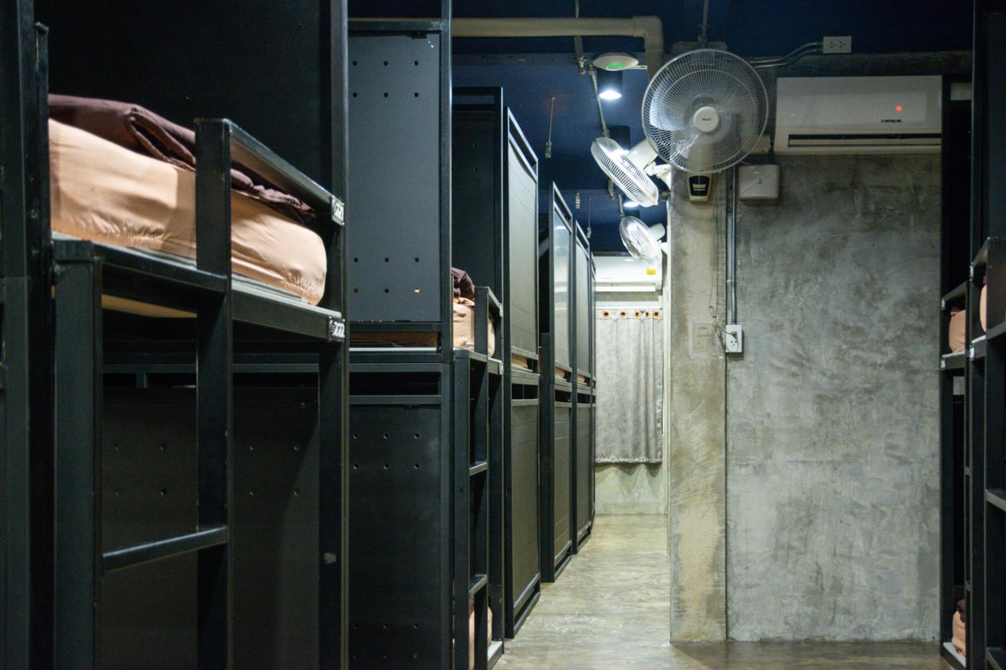 Area81 Hideout Hostel Bangkok Dış mekan fotoğraf