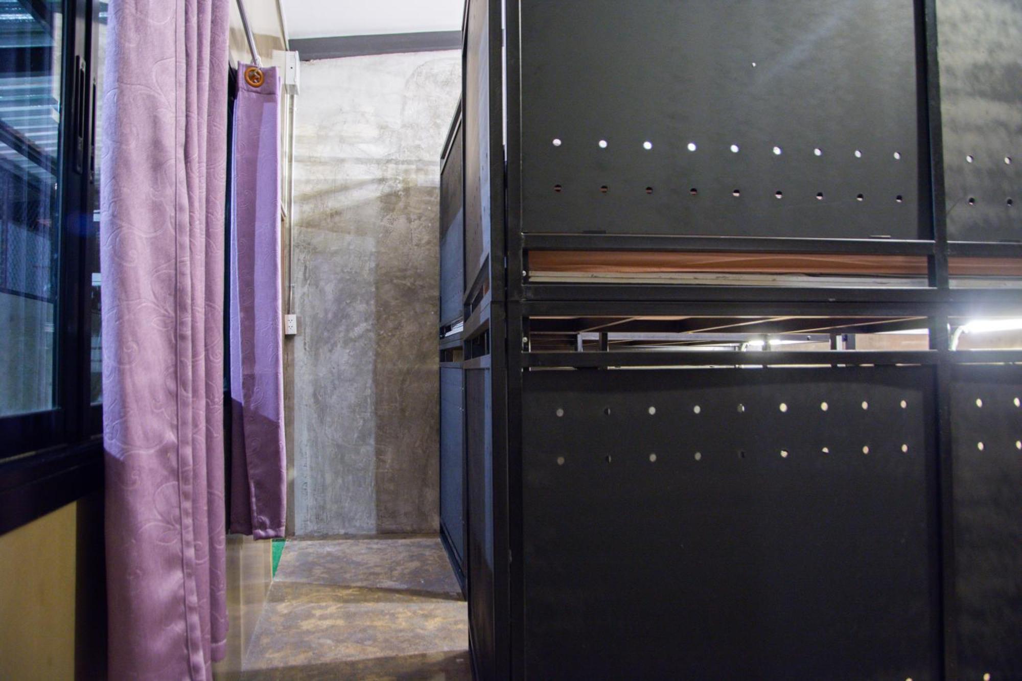 Area81 Hideout Hostel Bangkok Dış mekan fotoğraf