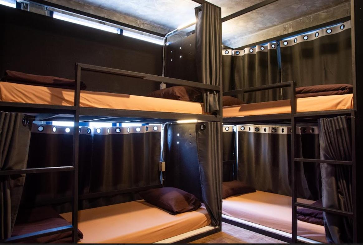 Area81 Hideout Hostel Bangkok Dış mekan fotoğraf